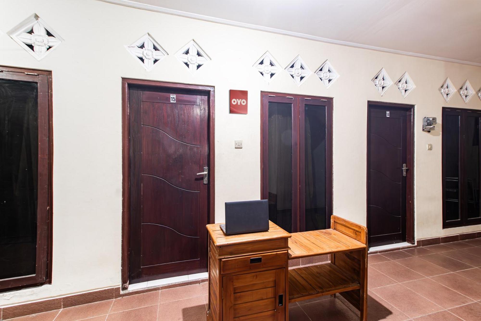 Отель Oyo Life 93504 Kost Krisna Temukus Экстерьер фото